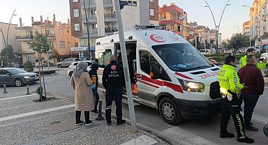 Bisiklet sürücüsü çocuk araca çarpmamak için bisikleti devirdi