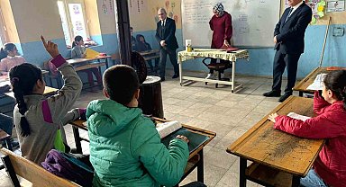 Bitlis İl Milli Eğitim Müdürü, köy okullarını ziyaret etti
