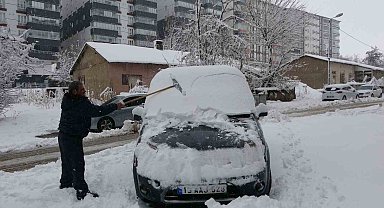 Bitlis'te kar yağışından dolayı 165 köy yolu ulaşıma kapandı