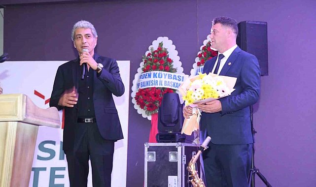Bodrumlu turizmci Kaya'ya Karadağ Göçmenleri Derneği'nden plaket