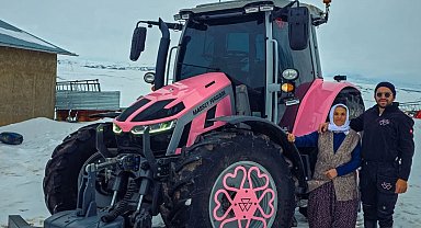 Bu traktör sosyal medyayı ikiye böldü