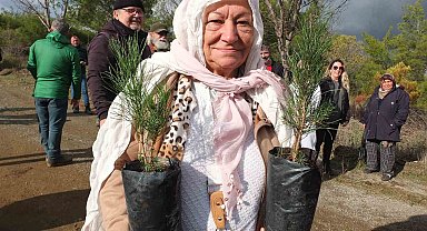 Burhaniye de 83' lük Leyla nine ağaç dikti