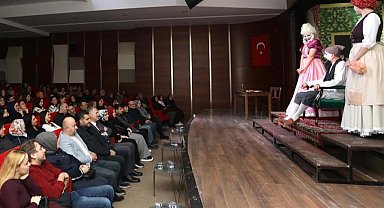 Bursa İnegöl'de 'Hastalık Hastası' seyirciyle buluştu