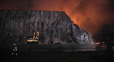 Bursa'da gıda deposundaki yangın kontrol altına alındı