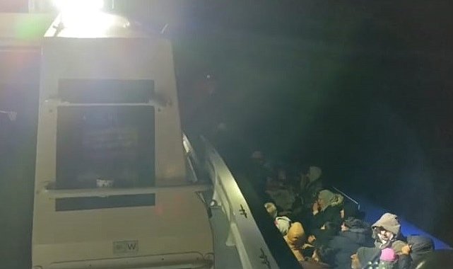 Çanakkale'de 33 kaçak göçmen kurtarıldı