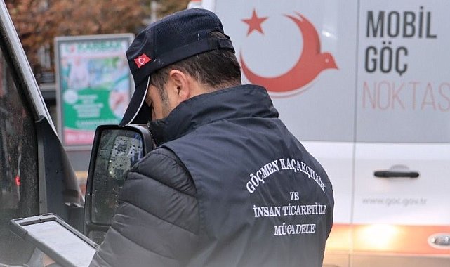 Çanakkale'de huzur uygulamalarında 185 kişi ile 383 düzensiz göçmen ve 35 göçmen kaçakçılığı organizatörü yakalandı