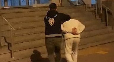 Çaydanlıkla adam döven suç makinesi yakalandı