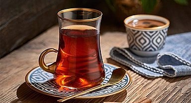 Çayı ve kahveyi şekerli içiyorsanız dikkat! Sıcak içeceklerdeki dişleri çatlatabilir!