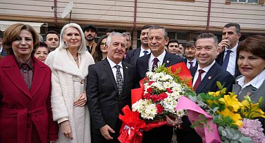 CHP Genel Başkanı Özgür Özel, Bilecik Mülakatı'nın yapıldığı tarihi binayı gezdi