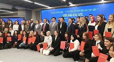 Çin Başkonsolosluğu'ndan burs alan öğrenciler ödül töreninde bir araya geldi