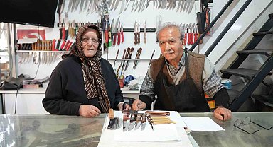 Çırak bulamadığı zanaatını eşiyle birlikte yaşatıyor