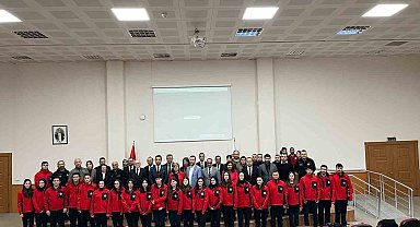 ÇOMÜ Afet Bölümü Öğrencilerine Üniforma Giyme Töreni Gerçekleştirildi