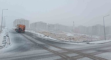 Çorum Belediyesi ekiplerinden kar mesaisi