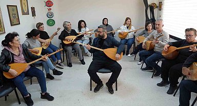 Çukurova'da ücretsiz saz kursuna yoğun ilgi