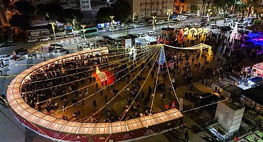 Cumhuriyet Meydanı'nda Yeni Yıl Panayırı açıldı