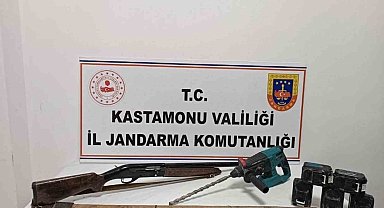 Define avcılarına suçüstü baskın: 2 gözaltı