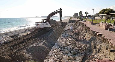 Demre Kömürlük Sahili'ne 450 metre uzunluğunda duvar