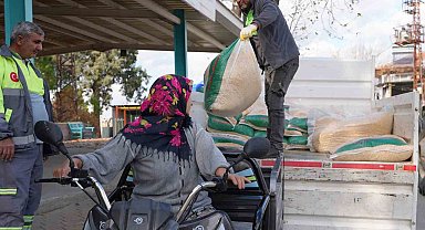 Denizli'de 404 üreticiye bin 126 torba yem dağıtıldı