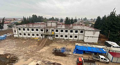 Deprem yaralarının sarıldığı Hatay'da okul binası yükseliyor