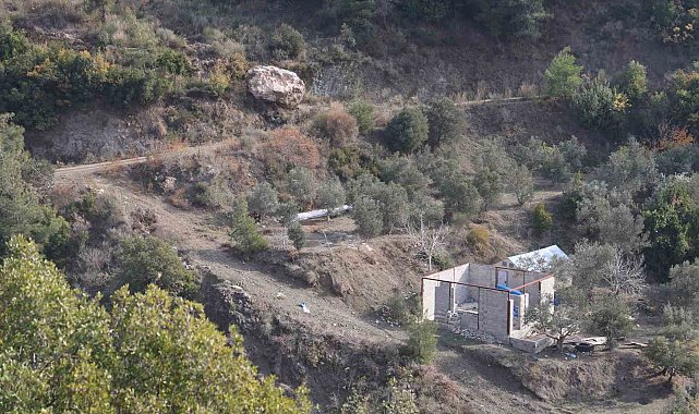 Depremzede vatandaşları korkutan patlamalar kamerada
