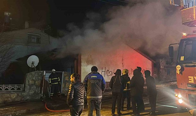 Devrilen elektrikli soba yangına neden oldu, müstakil ev alev alev yandı