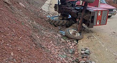 Devrilen traktörün sürücüsü yaralandı