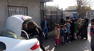 Dezavantajlı çocuklara yeni yıl öncesi mont hediyesi