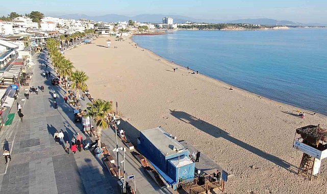 Didim'de Aralık güneşi Altınkum Sahili'ni canlandırdı