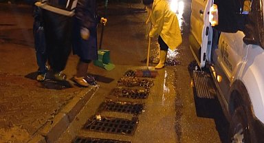 Didim'de belediye ekipleri, geceyi sokakta geçirdi