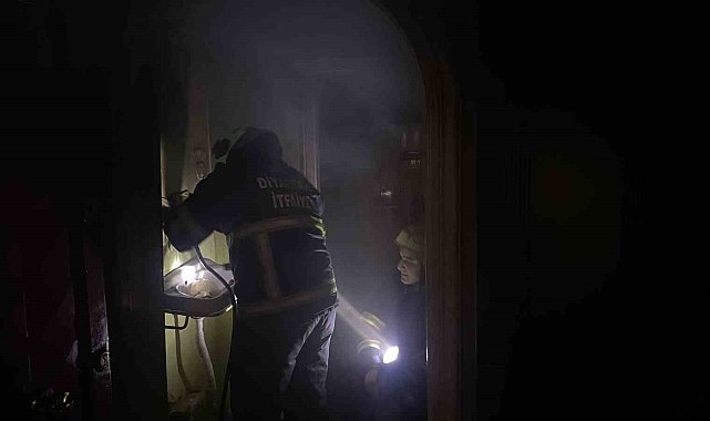 Diyarbakır'da banyoda yakılan soba ev yangına neden oldu