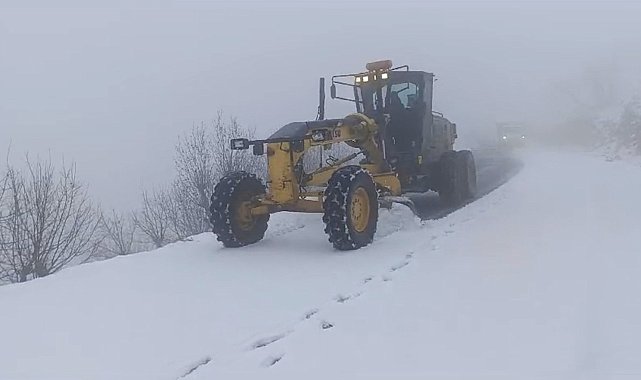 Diyarbakır'da kar yağışı nedeniyle kapanan 105 kilometrelik yol ulaşıma açıldı