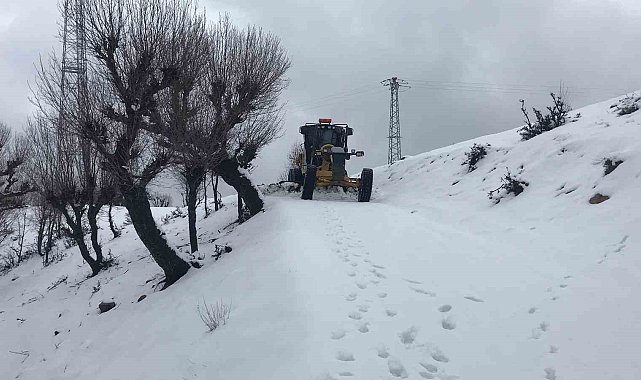 Diyarbakır'da kardan kapanan 300 kilometrelik yol ulaşıma açıldı