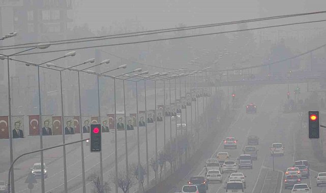 Diyarbakır'da sisin etkisi devam ediyor