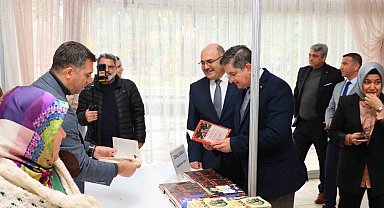Dörtyol'da kitap fuarı açıldı