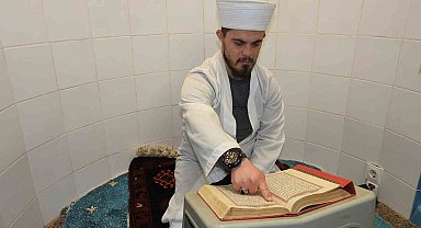 Down sendromlu Emre Lök'ün Kur'an-ı Kerim ve cami aşkı
