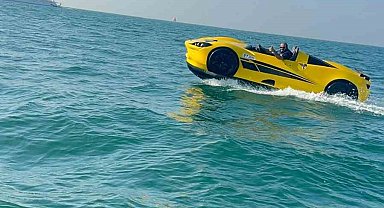 Dubai'de Ferrari görünümlü jet ski dikkat çekti