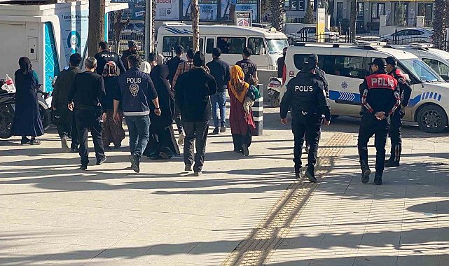 Duruşma çıkışı iki grup arasında yumruklu kavga