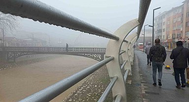 Düzce'de sabah saatlerinde sis etkili oldu