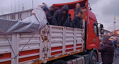 Düzce'de Afganistan uyruklu 20 düzensiz göçmen yakalandı