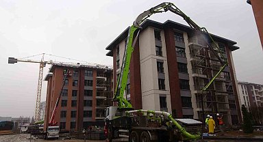 Ebrar Sitesi zorlu kış şartlarına rağmen yerinde dönüşüyor