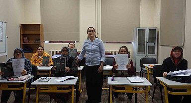 Edirne'de kadınların hayatı okuma-yazma kursu ile değişiyor