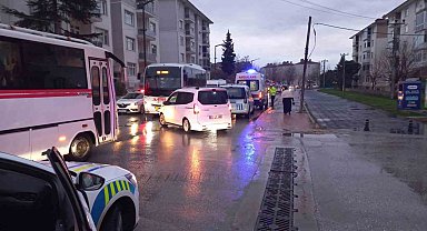 Edirne'de sabah saatlerinde etkili olan sağanak yağış beraberinde kazaları getirdi