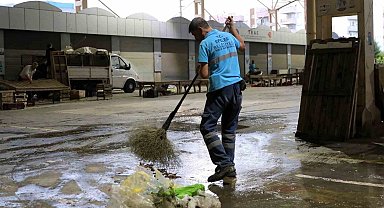 Efeler'de temizlik çalışmaları sürüyor
