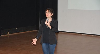 Ege Üniversitesi öğrencilerine 'Etkili İletişim ve Sunum Teknikleri' semineri