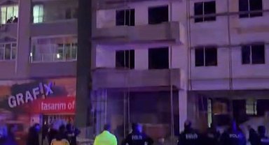 Elazığ'da 5'inci kata çıkarak atlamak isteyen şahsı ekipler ikna etti