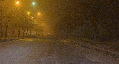 Elazığ'da gece saatlerinde yoğun sis: Görüş mesafesi 10 metreye kadar düştü
