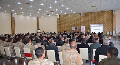 Elazığ'da jandarmanın bilgilendirme faaliyetleri sürüyor