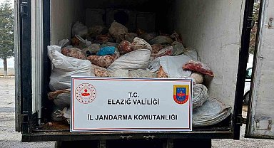 Elazığ'da kamyon kasasında 3 milyon liralık kaçak et ele geçirildi