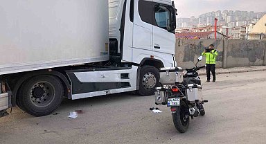 Elazığ'da tır ile çarpışan motosikletli yaralandı