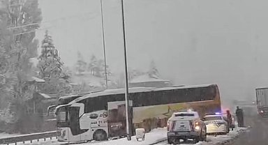 Elazığ'da yoğun kar yağışı trafiği felç etti: Kazalar ardı ardına geldi